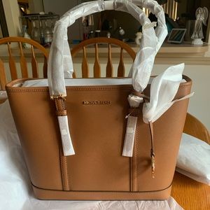 New with tags authentic Michael Kors purse